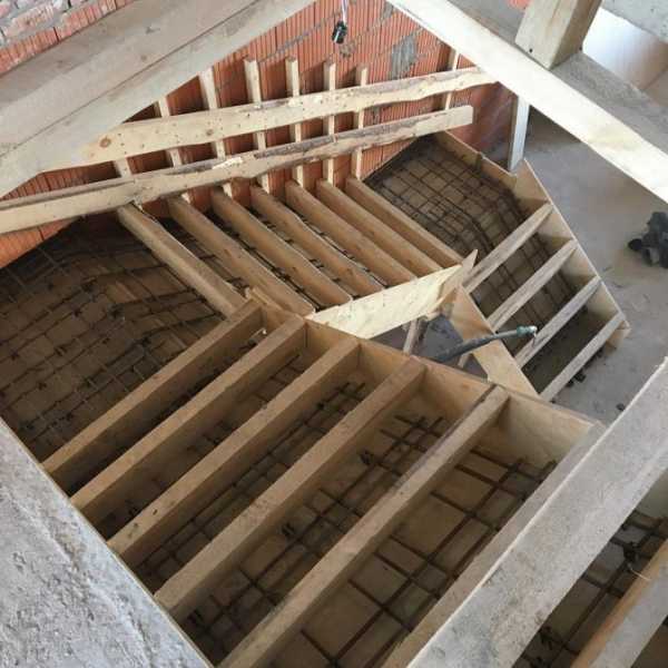Устройство монолитных лестниц.